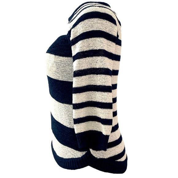 Chico’s 1/2 sleeve knitted top navy blue white striped scoop hem round neck Sz 0 - Picture 2 of 8